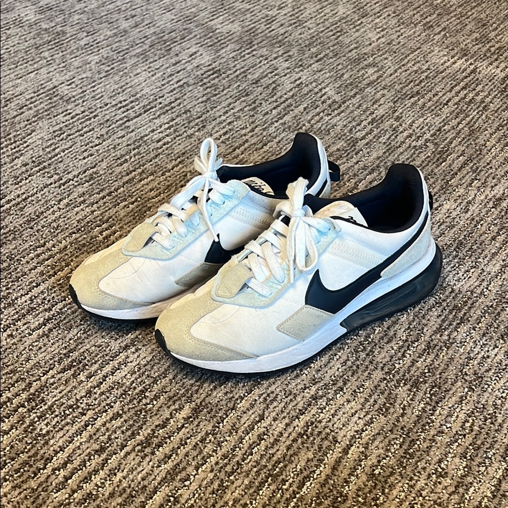 Nike Max Pre Day 
Size 9 
Originally bought on StockX